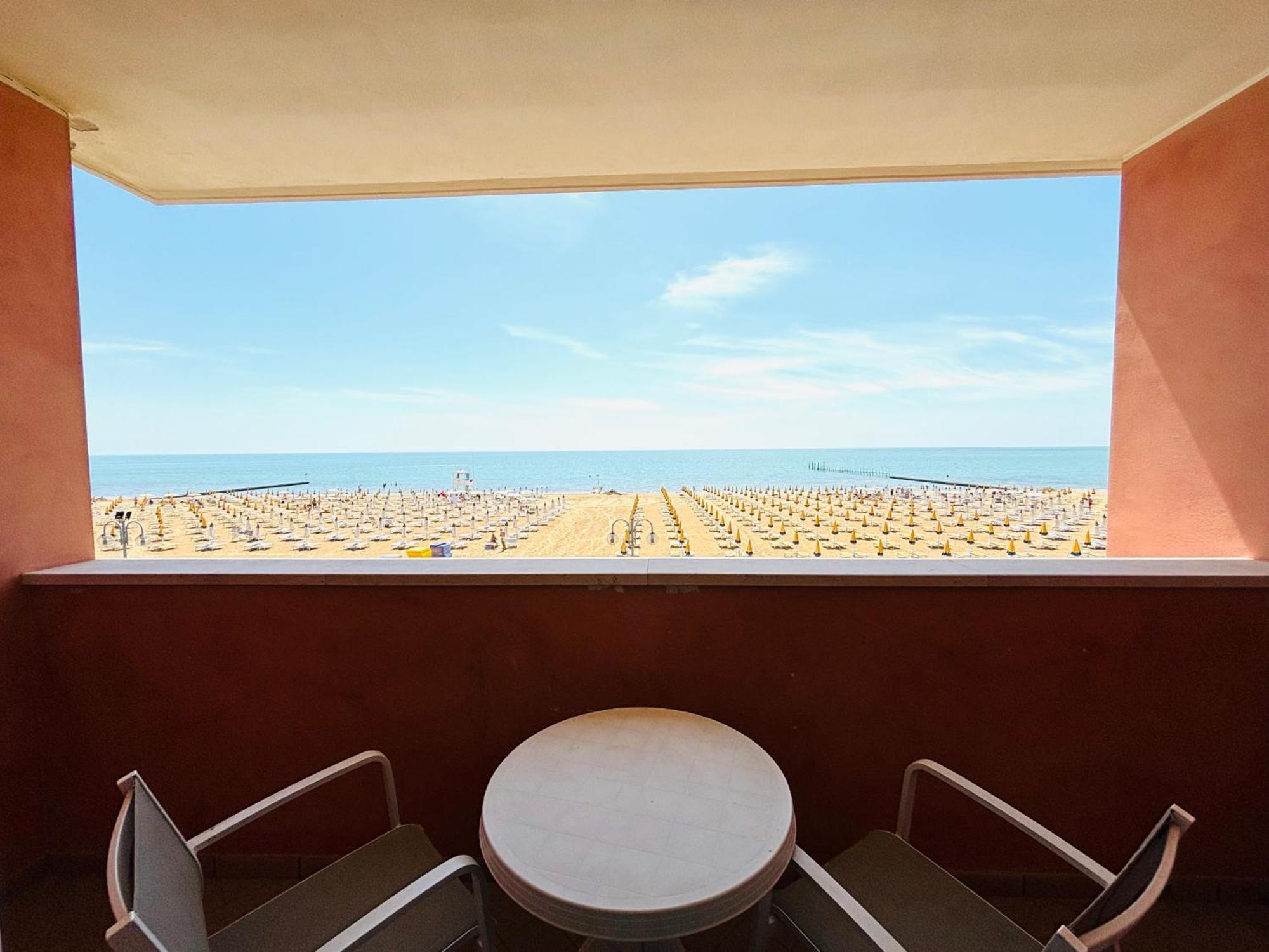 Villa Alpina - Frontemare Centrale - Immobil Relax Lido di Jesolo Esterno foto